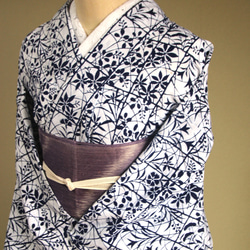 ★アウトレット手染め型染浴衣　【濃紺】白地　静寂な格子に影絵の秋草が涼し気　トールサイズ　裄68ｃｍ　木綿 16枚目の画像