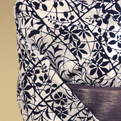 ★アウトレット手染め型染浴衣　【濃紺】白地　静寂な格子に影絵の秋草が涼し気　トールサイズ　裄68ｃｍ　木綿 12枚目の画像