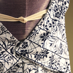 ★アウトレット手染め型染浴衣　【濃紺】白地　静寂な格子に影絵の秋草が涼し気　トールサイズ　裄68ｃｍ　木綿 13枚目の画像