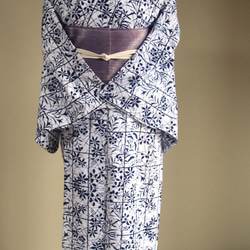 ★アウトレット手染め型染浴衣　【濃紺】白地　静寂な格子に影絵の秋草が涼し気　トールサイズ　裄68ｃｍ　木綿 20枚目の画像