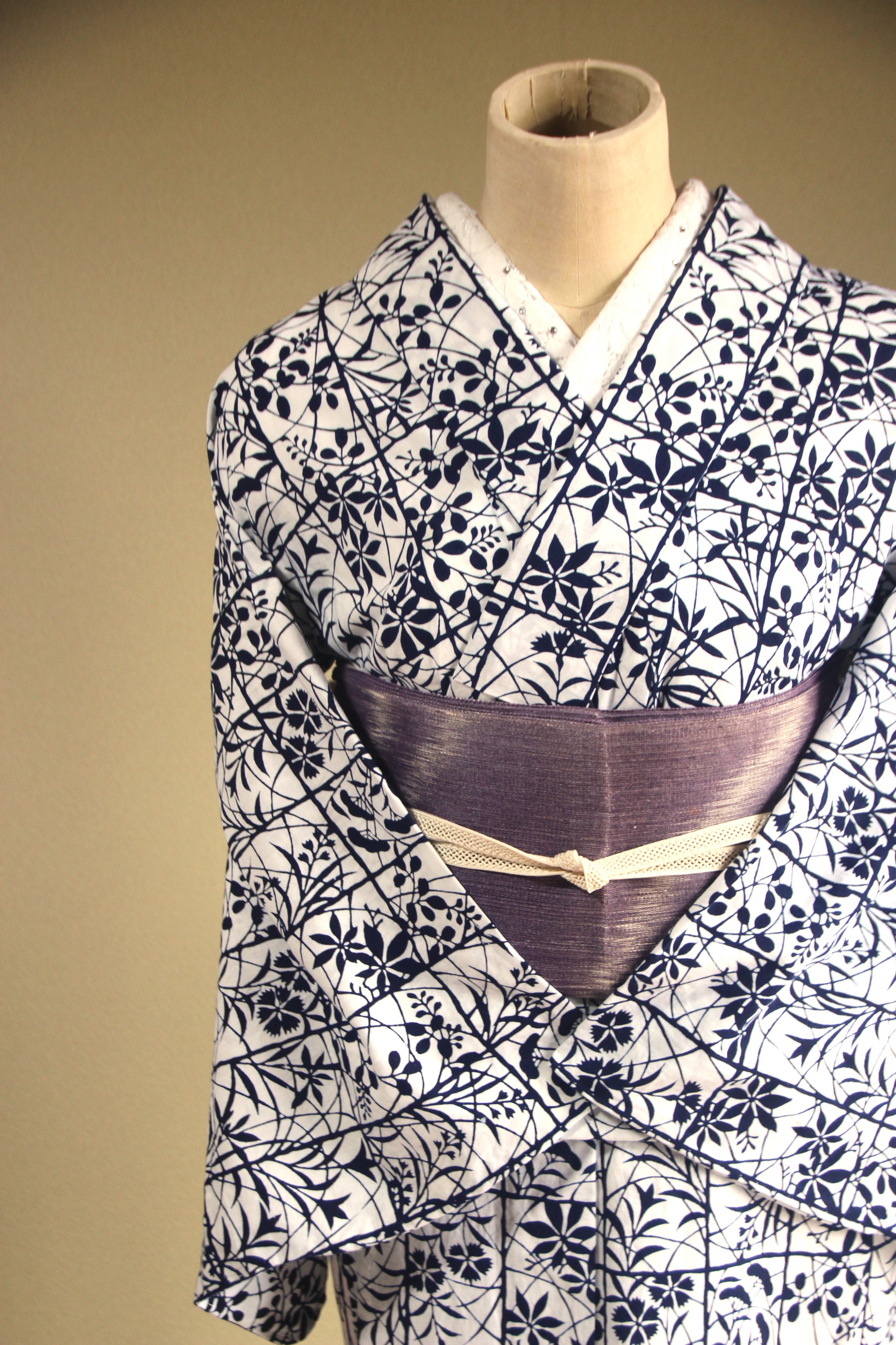 ★アウトレット手染め型染浴衣　【濃紺】白地　静寂な格子に影絵の秋草が涼し気　トールサイズ　裄68ｃｍ　木綿 20,985円