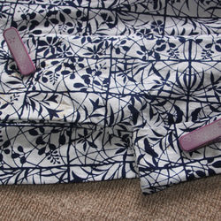 ★アウトレット手染め型染浴衣　【濃紺】白地　静寂な格子に影絵の秋草が涼し気　トールサイズ　裄68ｃｍ　木綿 8枚目の画像