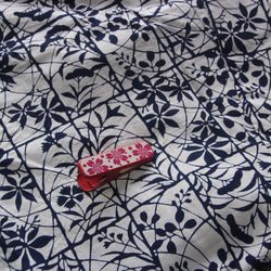 ★アウトレット手染め型染浴衣　【濃紺】白地　静寂な格子に影絵の秋草が涼し気　トールサイズ　裄68ｃｍ　木綿 7枚目の画像