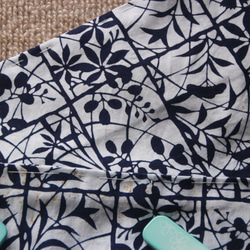 ★アウトレット手染め型染浴衣　【濃紺】白地　静寂な格子に影絵の秋草が涼し気　トールサイズ　裄68ｃｍ　木綿 6枚目の画像