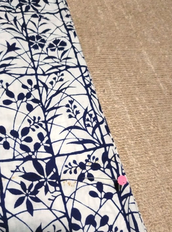 ★アウトレット手染め型染浴衣　【濃紺】白地　静寂な格子に影絵の秋草が涼し気　トールサイズ　裄68ｃｍ　木綿 5枚目の画像