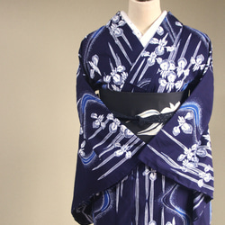 手染め藍染　型染浴衣　【濃紺青】　流水に菖蒲のぼかしが幻想的な雰囲気　トールサイズ袖長め　裄66ｃｍ　総手縫い木綿 6枚目の画像