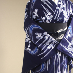 手染め藍染　型染浴衣　【濃紺青】　流水に菖蒲のぼかしが幻想的な雰囲気　トールサイズ袖長め　裄66ｃｍ　総手縫い木綿 5枚目の画像