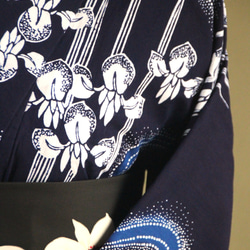 手染め藍染　型染浴衣　【濃紺青】　流水に菖蒲のぼかしが幻想的な雰囲気　トールサイズ袖長め　裄66ｃｍ　総手縫い木綿 7枚目の画像