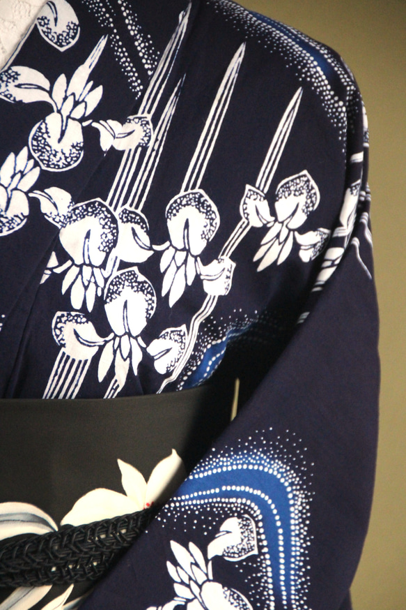 手染め藍染　型染浴衣　【濃紺青】　流水に菖蒲のぼかしが幻想的な雰囲気　トールサイズ袖長め　裄66ｃｍ　総手縫い木綿 7枚目の画像