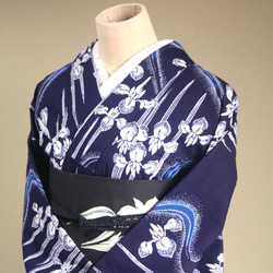 手染め藍染　型染浴衣　【濃紺青】　流水に菖蒲のぼかしが幻想的な雰囲気　トールサイズ袖長め　裄66ｃｍ　総手縫い木綿 3枚目の画像