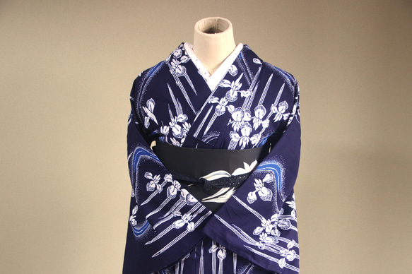 手染め藍染　型染浴衣　【濃紺青】　流水に菖蒲のぼかしが幻想的な雰囲気　トールサイズ袖長め　裄66ｃｍ　総手縫い木綿 8枚目の画像