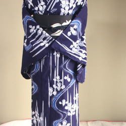 手染め藍染　型染浴衣　【濃紺青】　流水に菖蒲のぼかしが幻想的な雰囲気　トールサイズ袖長め　裄66ｃｍ　総手縫い木綿 12枚目の画像