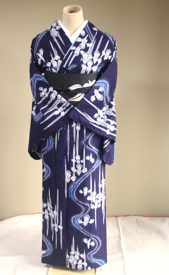 手染め藍染　型染浴衣　【濃紺青】　流水に菖蒲のぼかしが幻想的な雰囲気　トールサイズ袖長め　裄66ｃｍ　総手縫い木綿 12枚目の画像