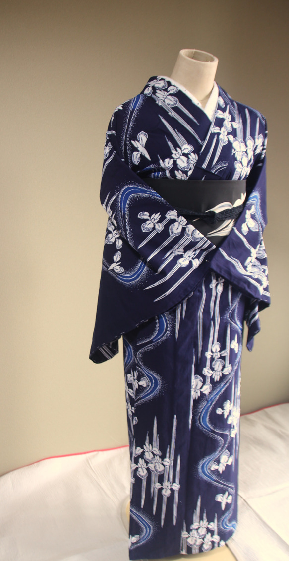 手染め藍染　型染浴衣　【濃紺青】　流水に菖蒲のぼかしが幻想的な雰囲気　トールサイズ袖長め　裄66ｃｍ　総手縫い木綿 14枚目の画像