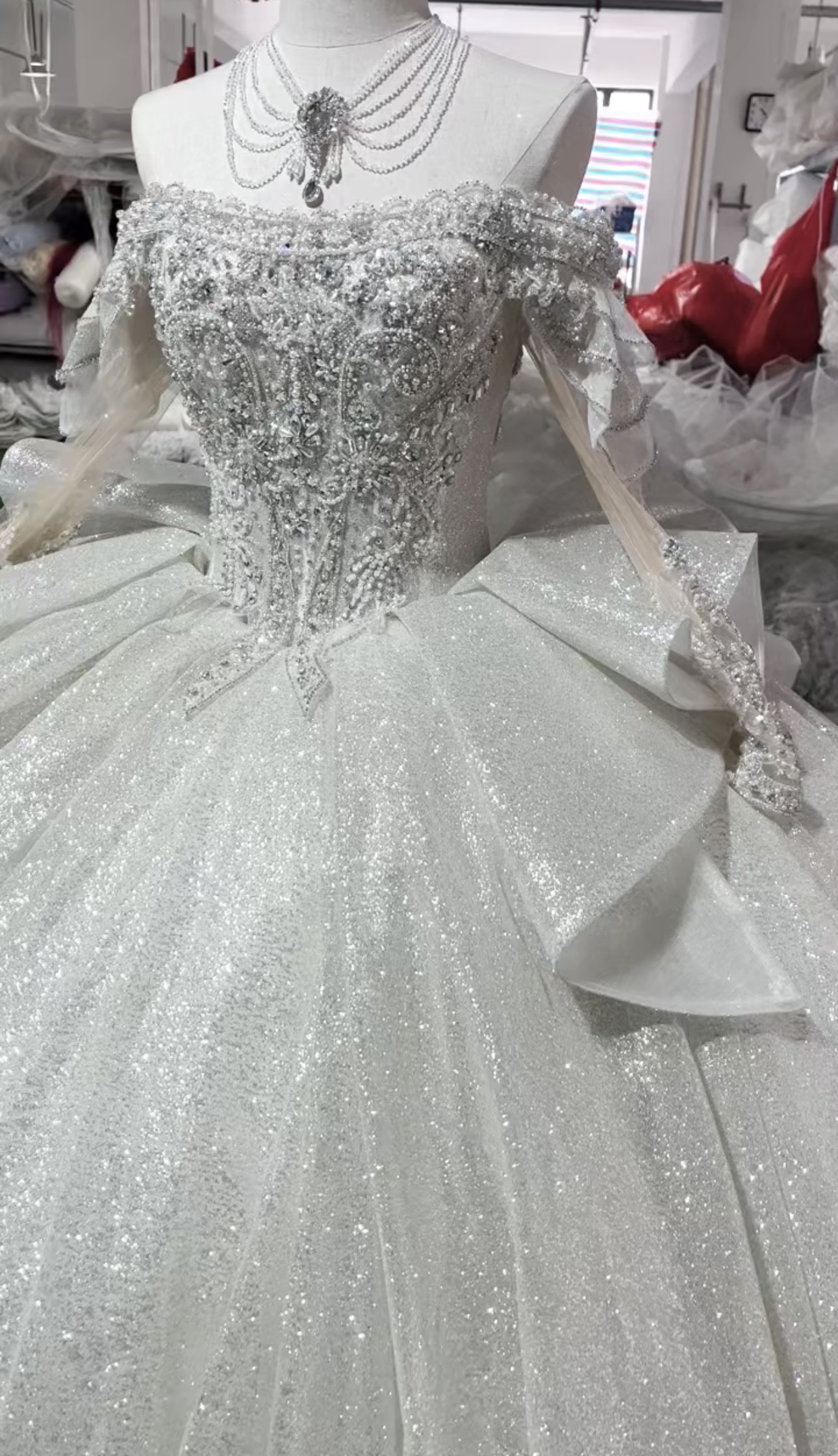 豪華！オフショルダー　ホワイト　ビジュー美品　ウェディングドレス　長袖　ラメ入り　結婚式挙式二次会/披露宴花嫁キラキラ