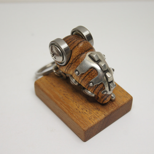 カメレオン ゼブラウッド②（木材）ピューター（金属）キーホルダーや