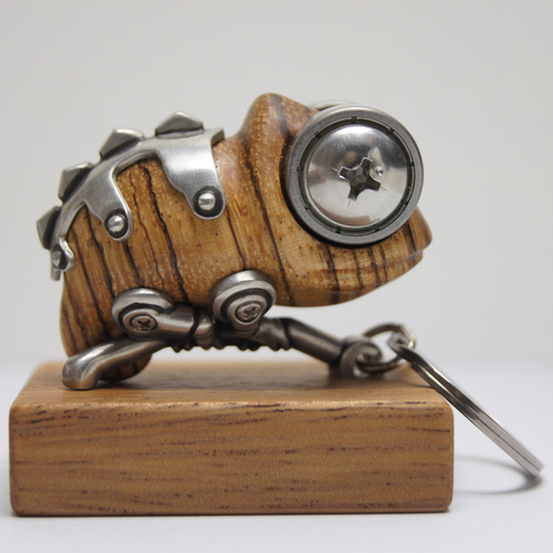 カメレオン ゼブラウッド②（木材）ピューター（金属）キーホルダーや