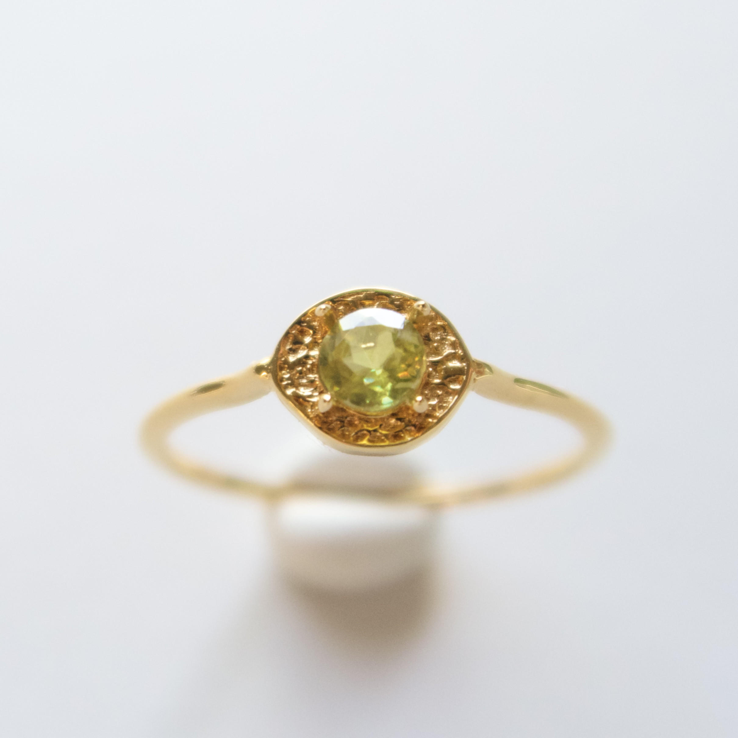 光の粒スフェーン／天然石リング✴︎セミオーダージュエリー／SV925・K18YG／Anuenue