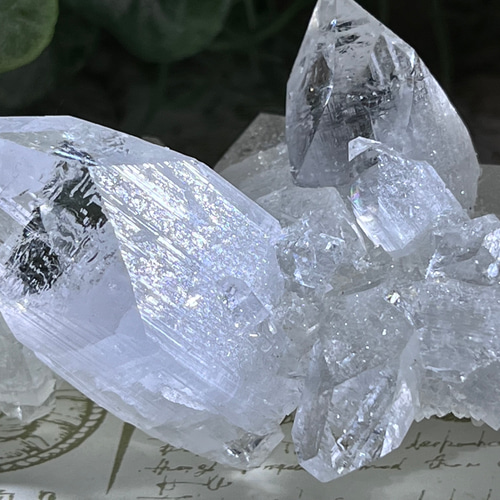 カルセドニー共生　天使の水晶　レインボー　アポフィライト　原石　クラスター カルセドニー共生 天使の水晶 レインボー アポフィライト 原石 クラスター