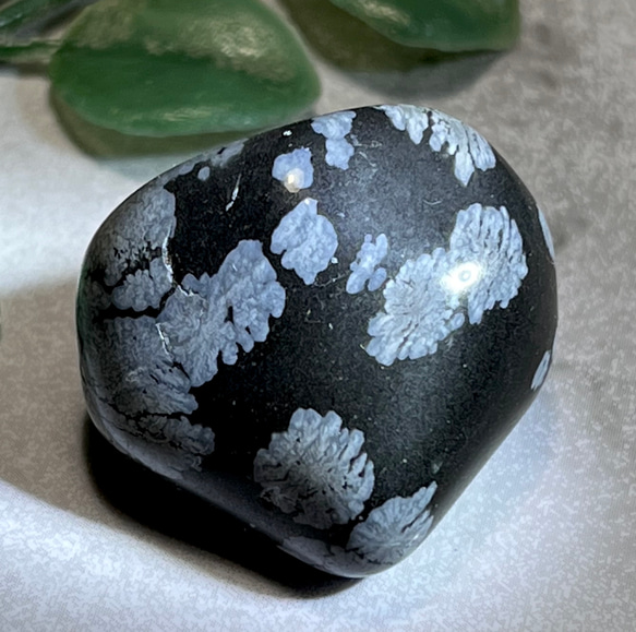 ★厳選一連★格安☆黒曜石【スノーフレークオブシディアン12.5mm珠連】❤️ スノーフレークオブシディアン（黒曜石）の天然石