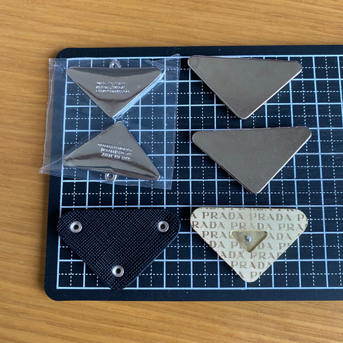 新品未使用 プラダ カボション パーツ ハンドメイド プラダ カボション 金属ワッペン ネックレスパーツ DIYパーツ は