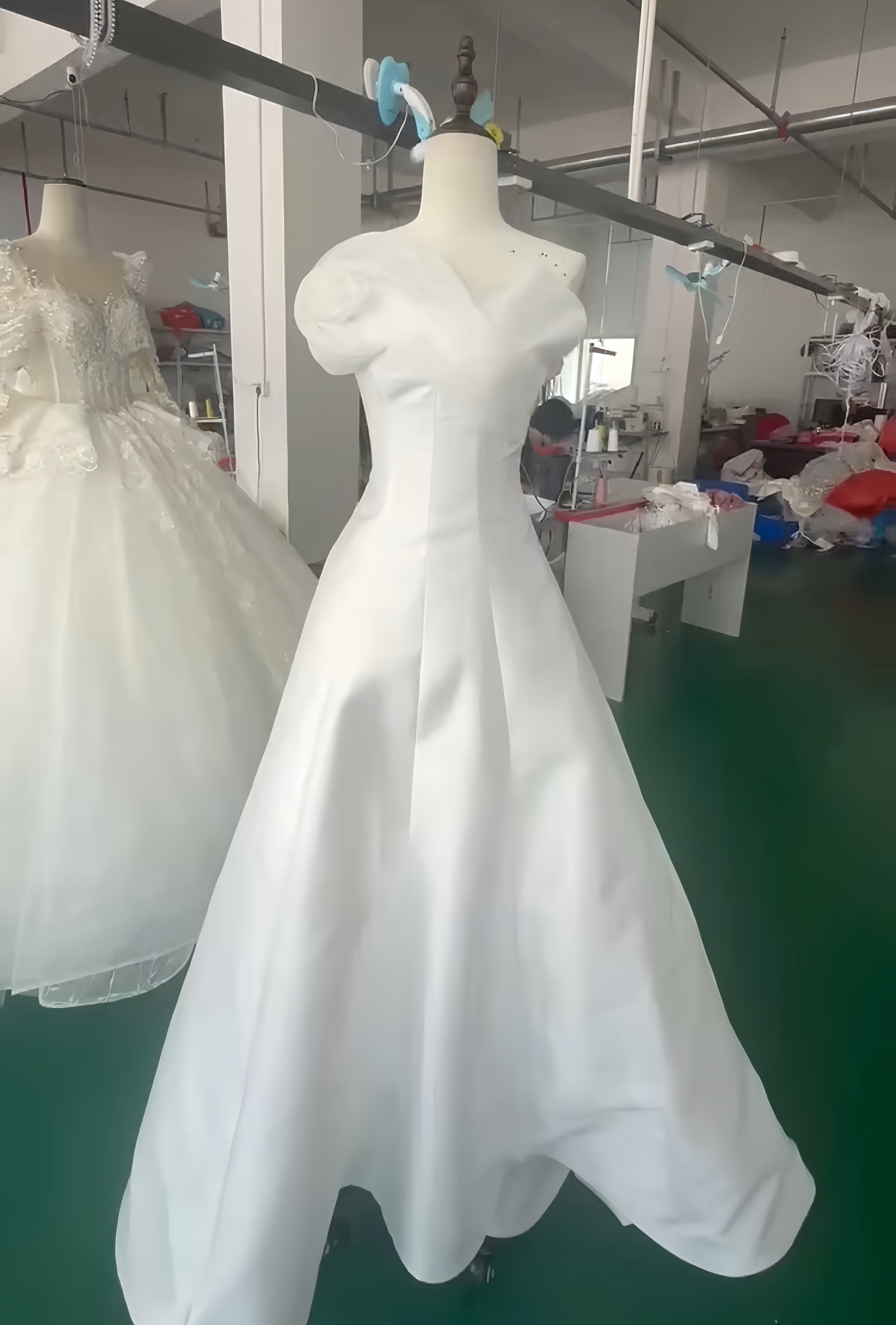 上質なドレス！オーガンジー　ホワイト　aライン　瘦せて見える　床付く　デート成人式演奏会音楽会パーティードレス　胸立体