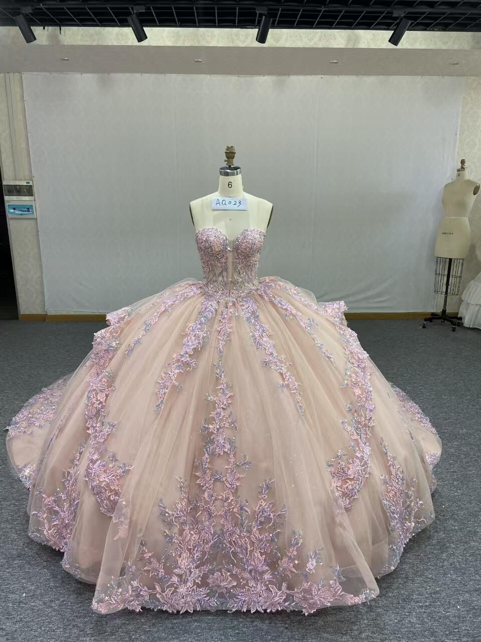 買わないと損　ラブリー　ピンク　魅惑のレース　カラードレス　ふんわりチュール　レーススカート　ブライダル　前撮りロケーシ