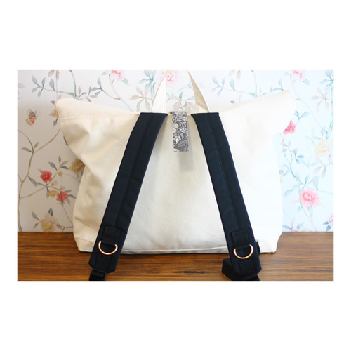 受注製作いたします◇生成帆布×オールドパンジー・横型リュック