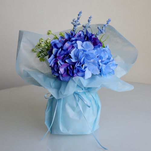 ずっと咲いてる》梅雨空に咲く碧いオルタンシア（紫陽花＆ベロニカ