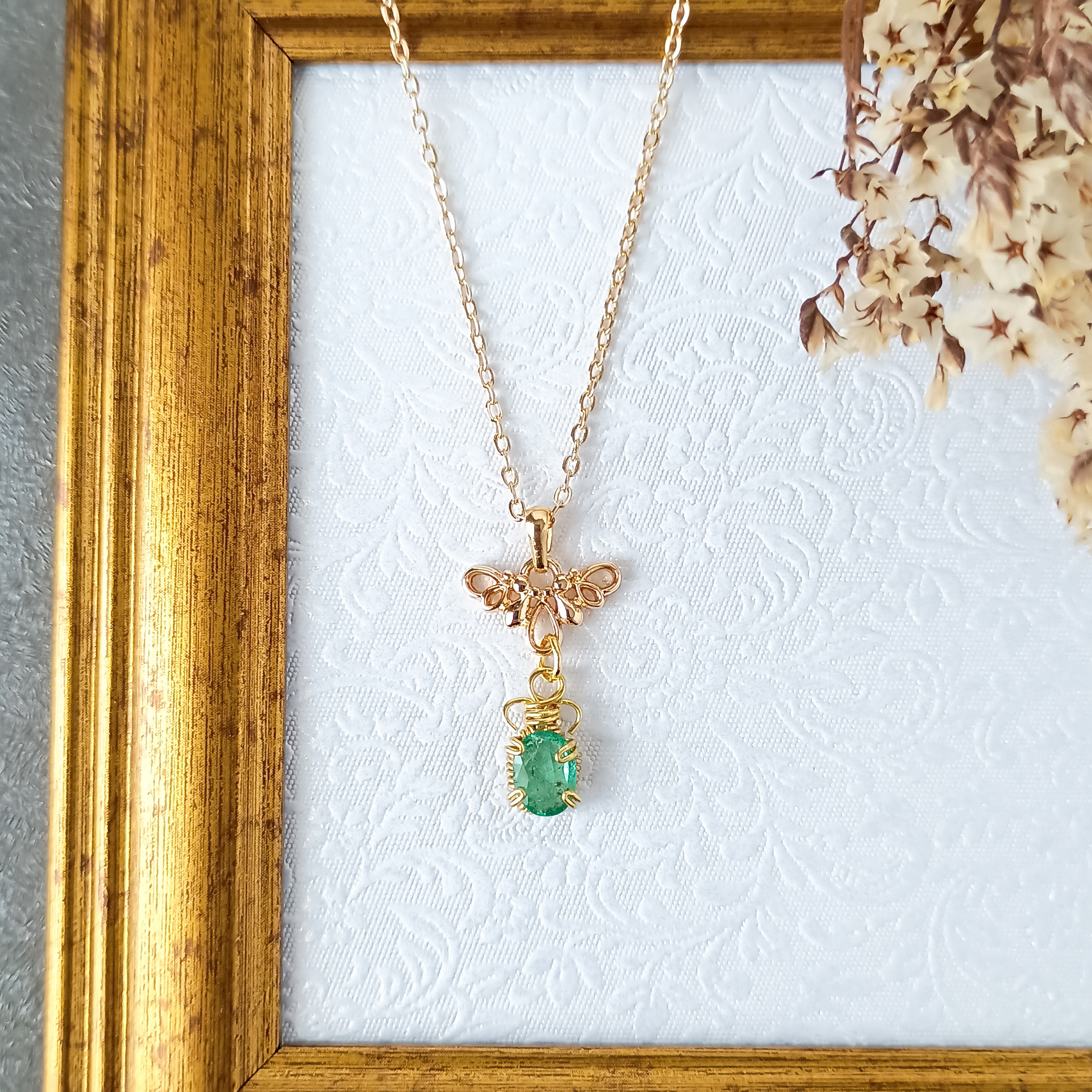 5月誕生石エメラルドアラベスクネックレス✠ワイヤーラッピング