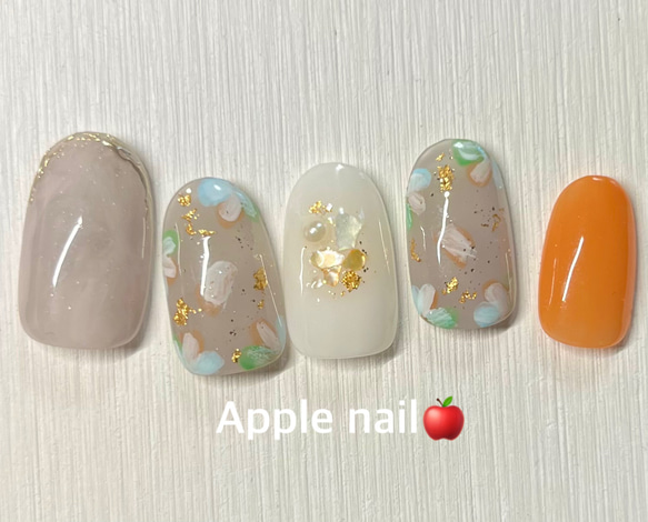 グレージュ フラワー ネイルチップ 2025年秋トレンド】フラワーの