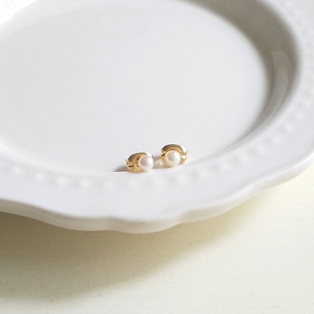 ベビーアコヤ真珠2㎜ピアス(14kgf)