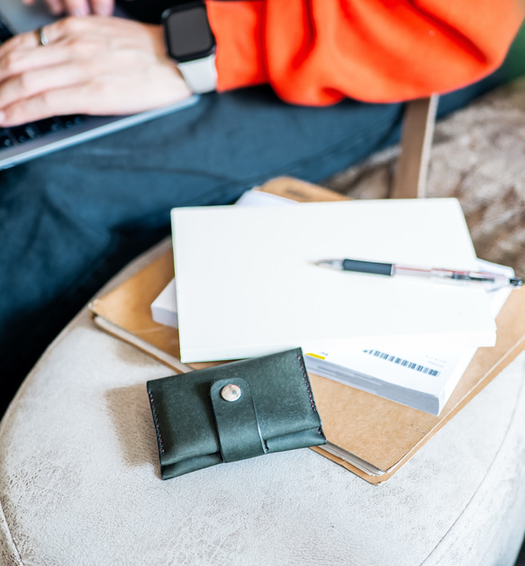 カード”を閉じる、”ページが開く” 手帳型カードケース】イタリアン