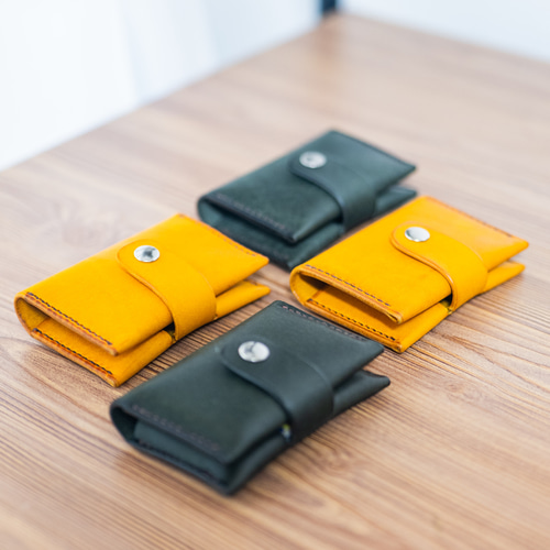 カード”を閉じる、”ページが開く” 手帳型カードケース】イタリアン