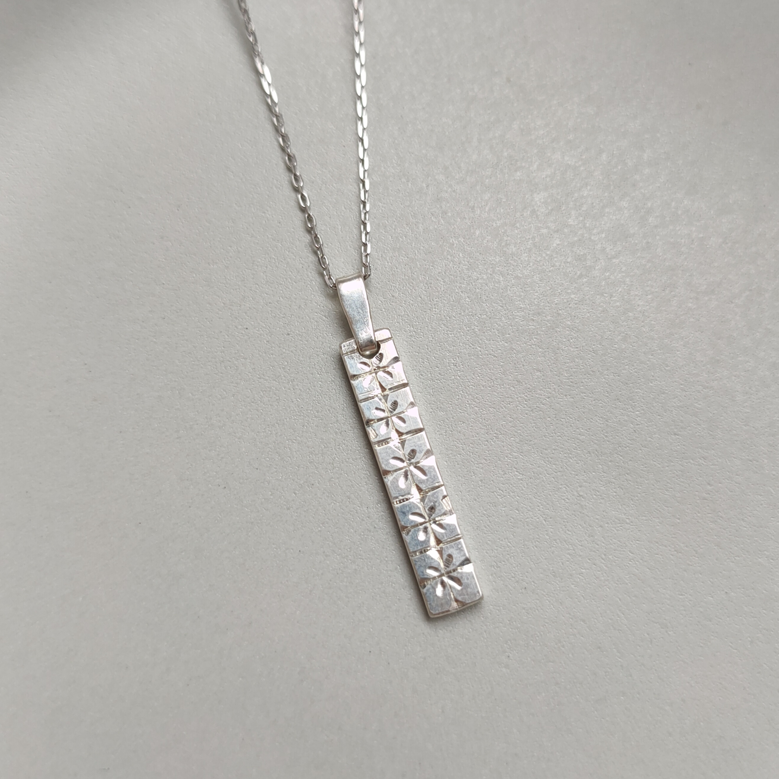 彫金 シルバー ネックレスチャーム 勿忘草 彫金 彫り 伝統 モダン 普段使い シルバー925 SV925 和モダン