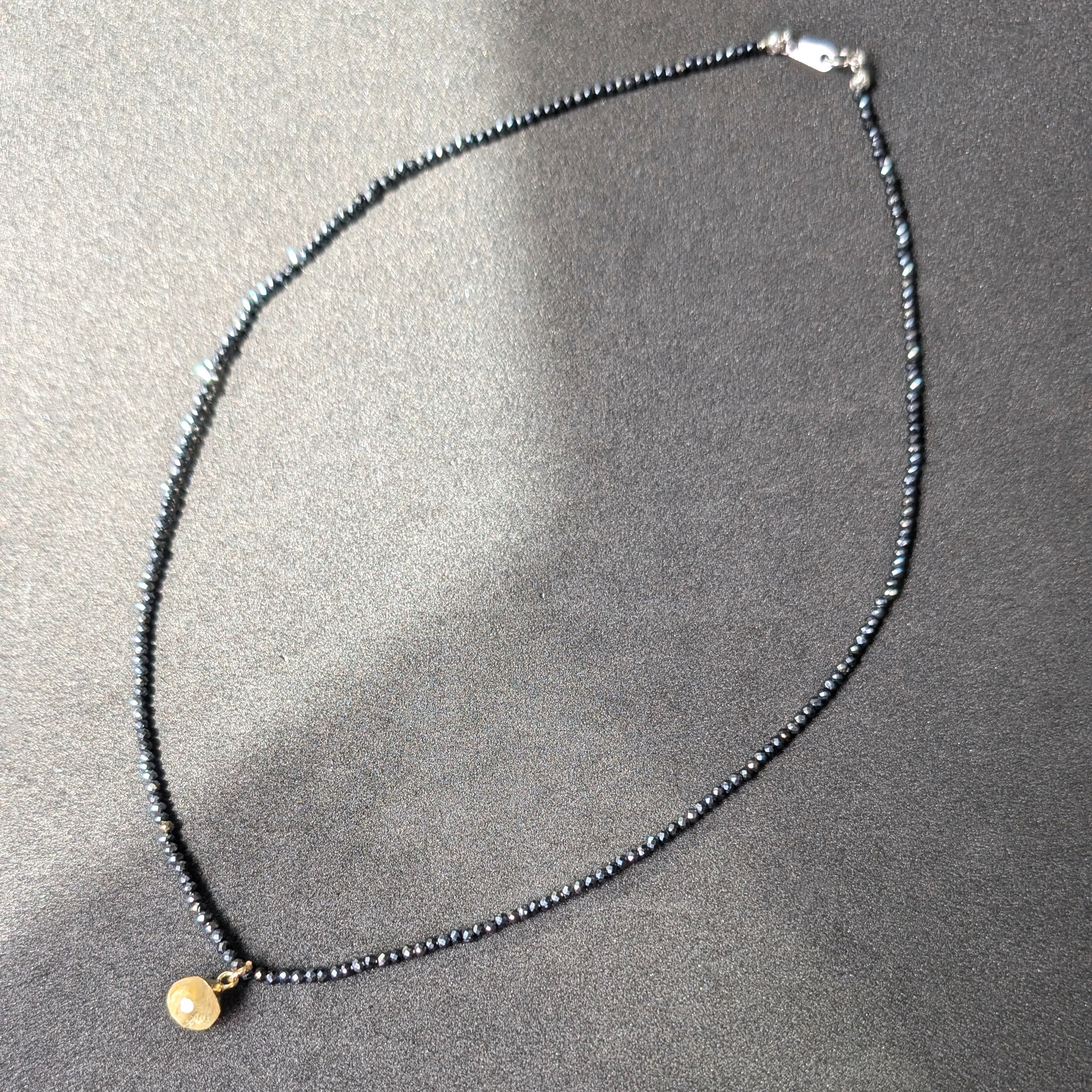 Tシャツに合うデザイン ゴールドルチルチャーム チタンコーティング加工 スピネル ネックレス 長さも選べるオーダー