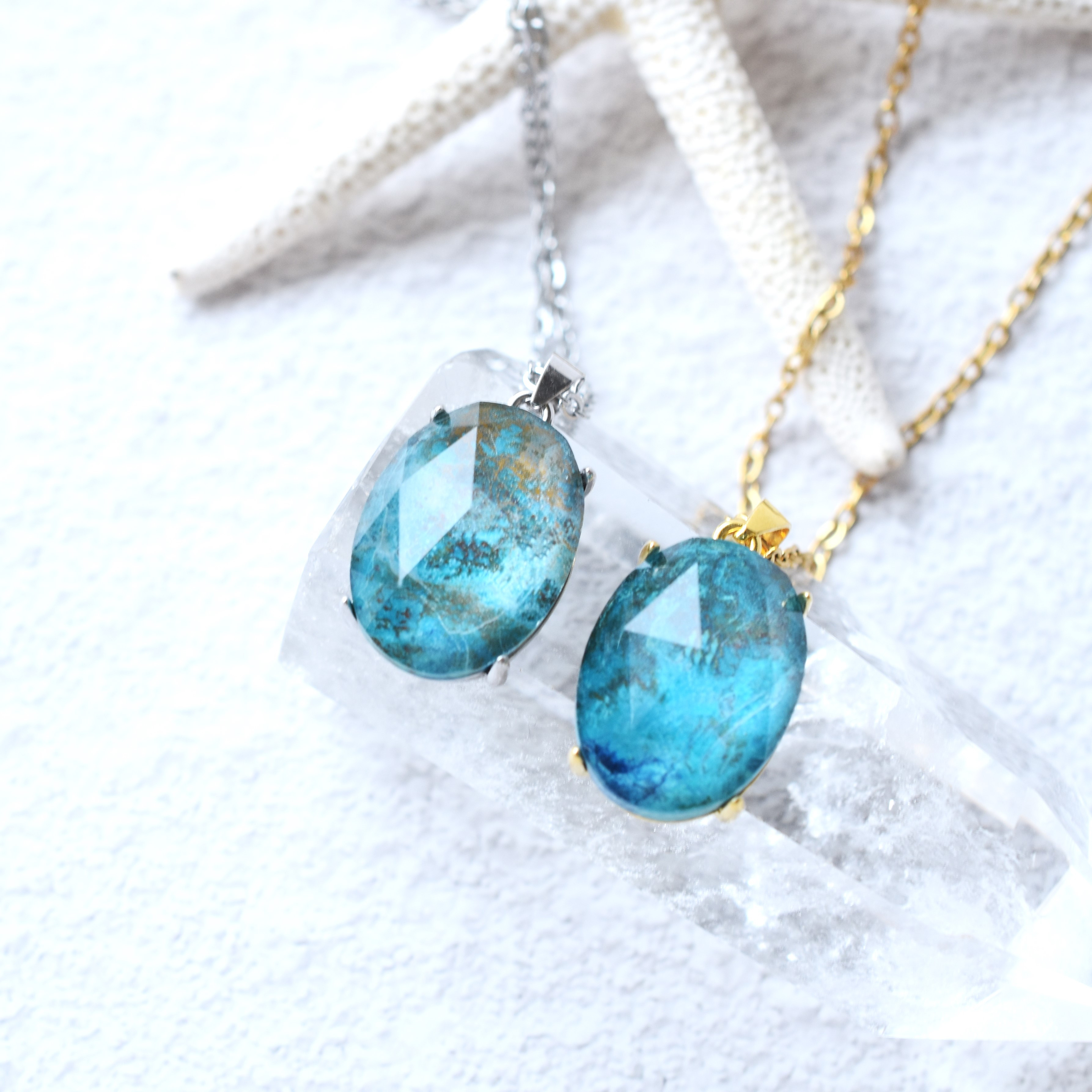 特集掲載【ハワイブルー】超大粒　南の島　クリソコラ　クリスタル　カボション　ネックレス（サージカルステンレス）50㎝