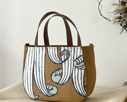 ⚮̈ミナペルホネン　mottoかくれんぼトート　swing brown 2ede65b515bf781551274dadb448d2