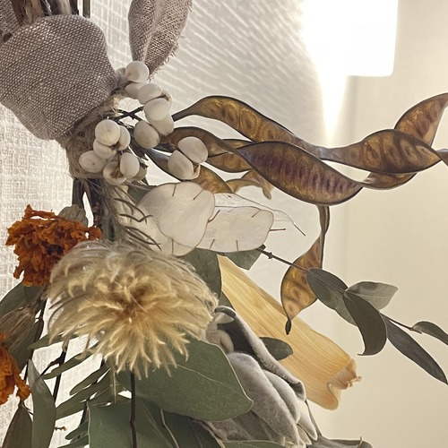 お好きな角度で♡蔓と様々な植物のスワッグ風リース 動きのリース