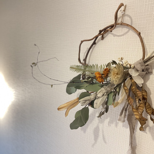 お好きな角度で♡蔓と様々な植物のスワッグ風リース 動きのリース