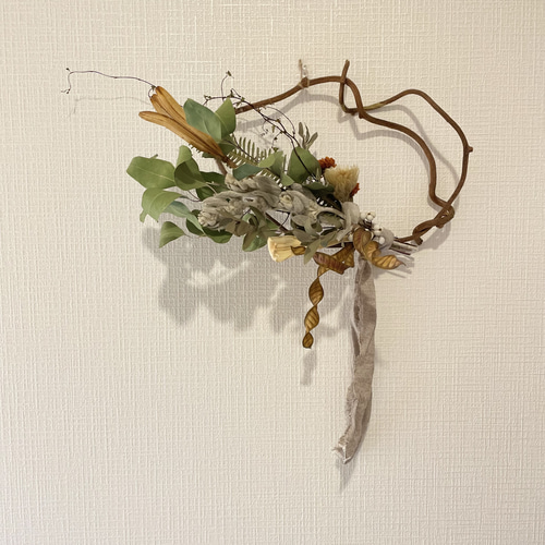 ハンドメイド スワッグ風リース お好きな角度で♡蔓と様々な植物のスワッグ風リース 動きのリース