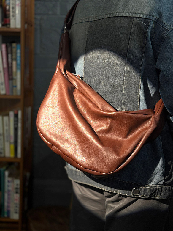 韓国デザイン 牛革 レザー ショルダーバッグ カジュアルBAG bucks & leather チェーンバッグ 牛革 レザー 本革 肩掛け 斜め
