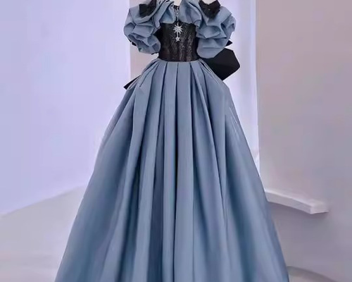 シンプルな上質素材ドレス❤️年中使えるひざ丈美しいシルエット シンプルなのに質感が美しいタフタ素材の軽やかAライン