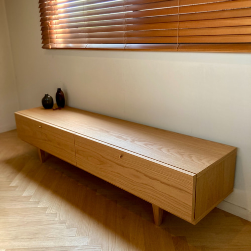 1台限定！直ぐ発送！】テレビボード150 オーク色 木脚 北欧風 無垢材