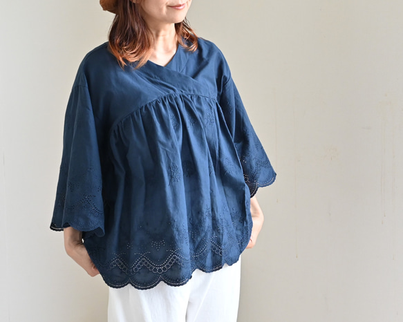 【NEW】スカラップ刺繍レースのコットンブラウス 1枚目の画像