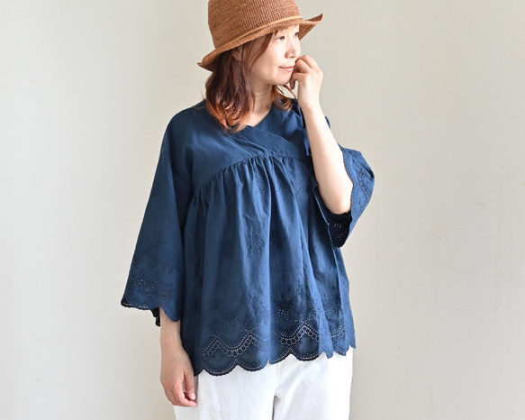 【NEW】スカラップ刺繍レースのコットンブラウス 4枚目の画像