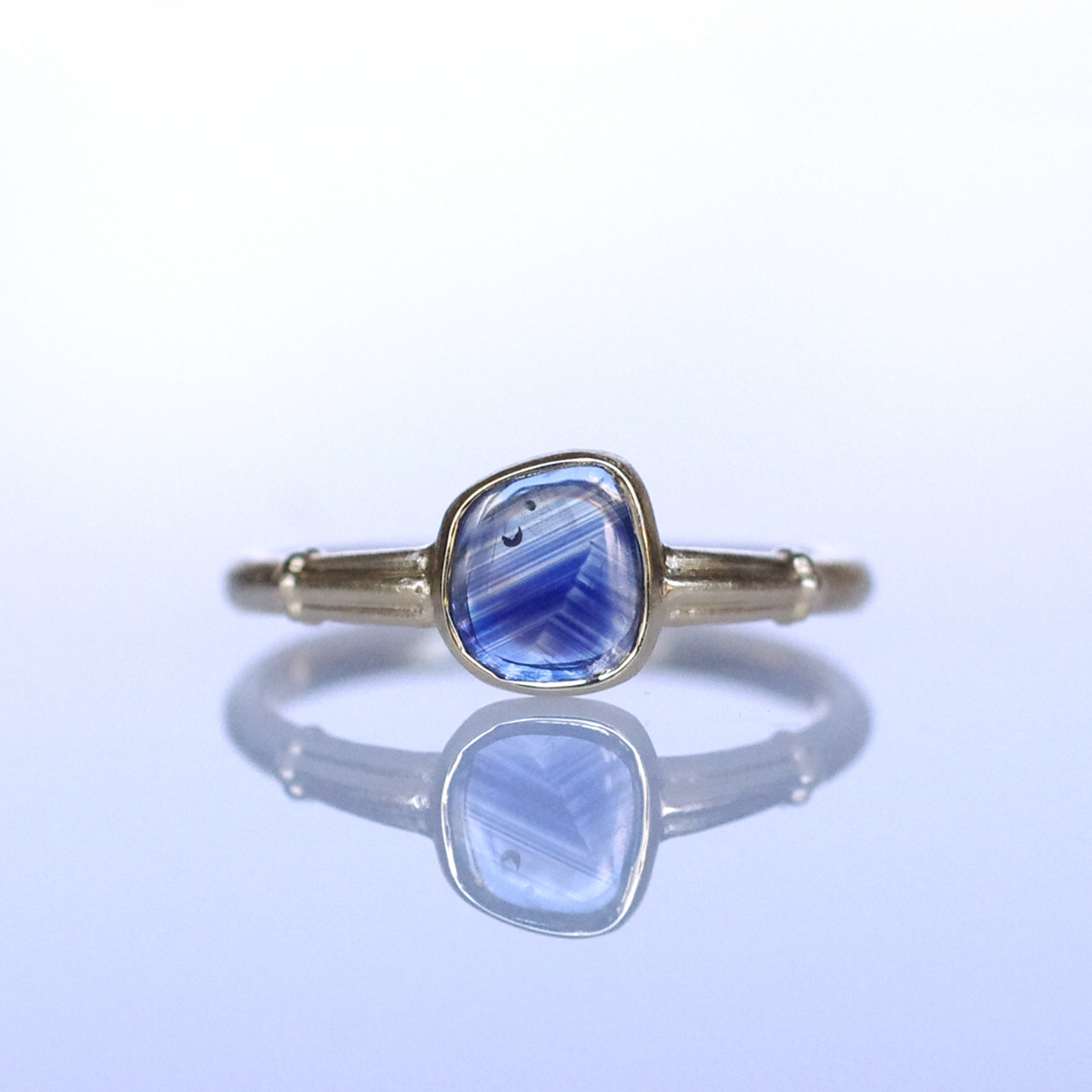 サファイア（成長線入り）K18リング TRIJE(トリジェ）[T018]