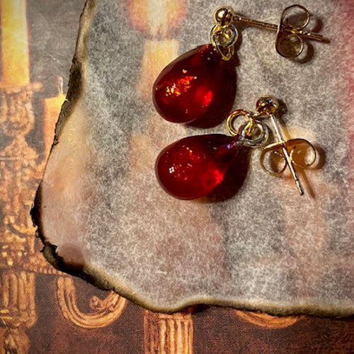 勇気の魔法石 赤 ピアス イヤリング 推し活 レジン ピアス（スタッド