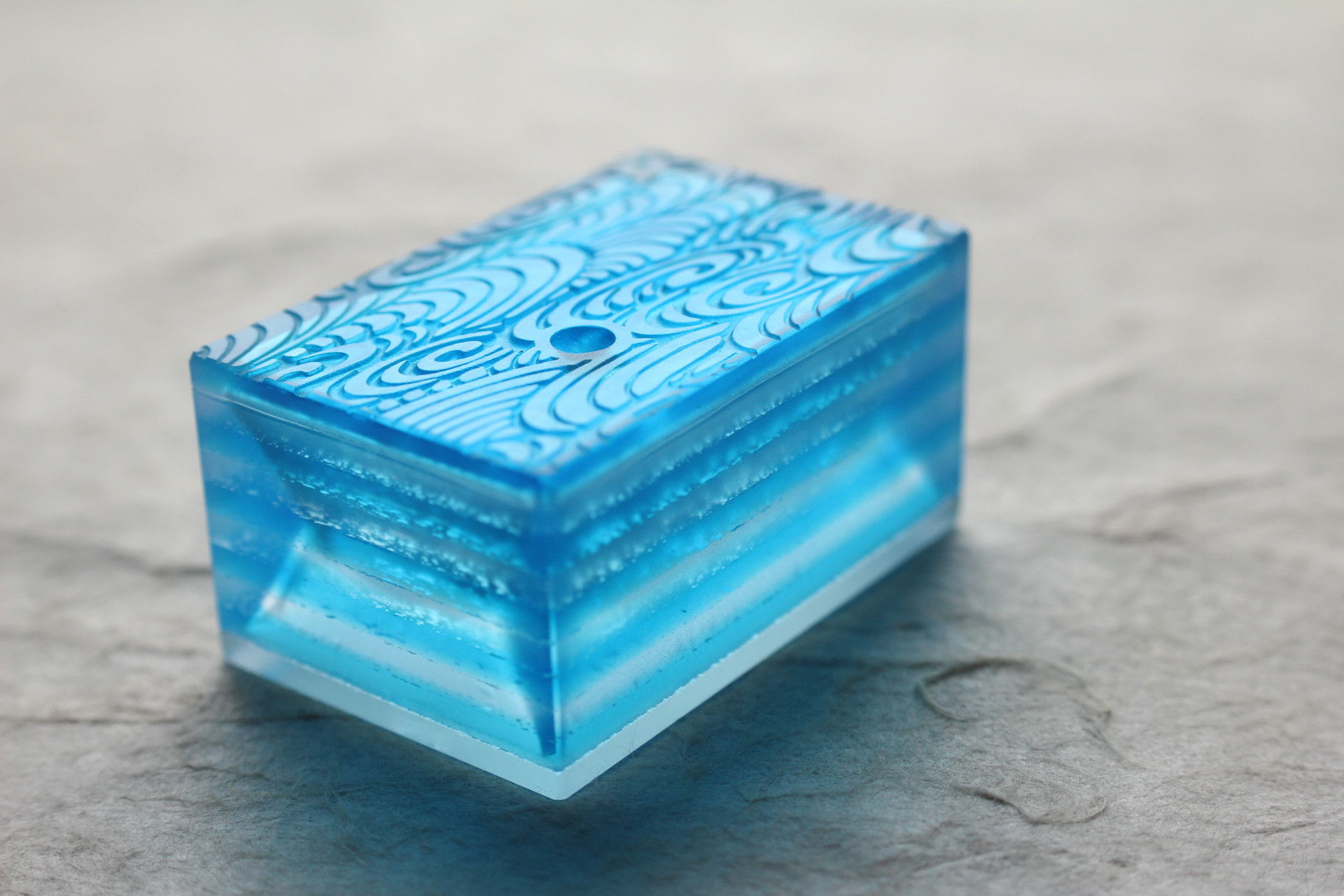 【再販】  ガラス製　書道具 水差し「水天一碧」 観世水