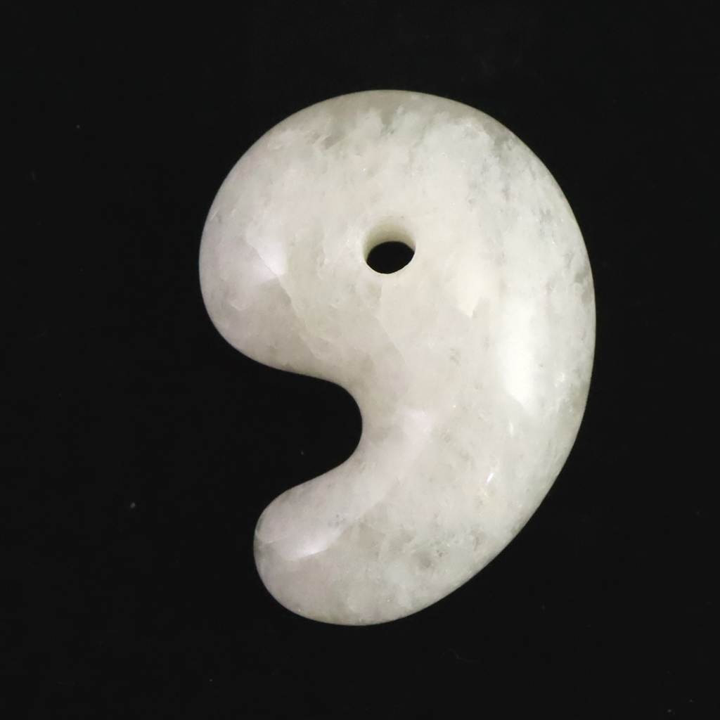 静岡水晶 AAAグレード 33mm勾玉  13.2g  #36763